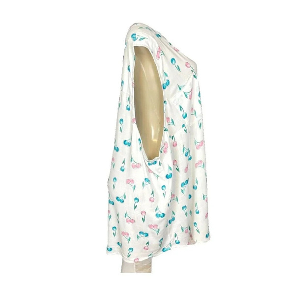 Torrid Plus 6 White Cherry Print Split Neckline Rayon Curved Hem Sleeveless Top - Picture 3 of 6